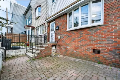 1635 Lincoln St, Jersey City, NJ 07307 - Photo 25
