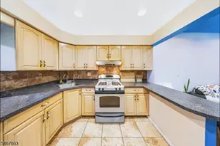 1635 Lincoln St, Jersey City, NJ 07307 - Photo 15
