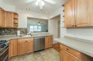 197 Lake Shore Dr, Parsippany, NJ 07034 - Photo 9