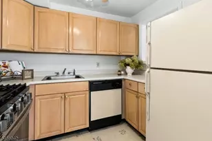 79 Park Edge, Berkeley Heights Township, NJ 07922 - Photo 5