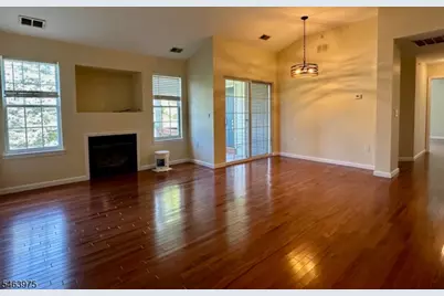 646 Honeybrook Cir, Lopatcong Township, NJ 08886 - Photo 7