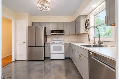 13 Adelphi Trl, Hopatcong, NJ 07843 - Photo 9