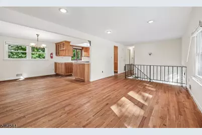 7 Tanglewood Dr, Livingston, NJ 07039 - Photo 9