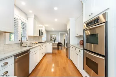 4 Walton Ln, Livingston, NJ 07039 - Photo 17