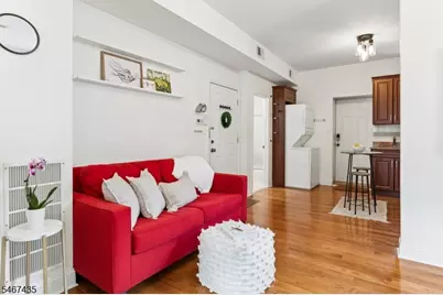 80 Bay St #7, Montclair Twp., NJ 07042 - Photo 1