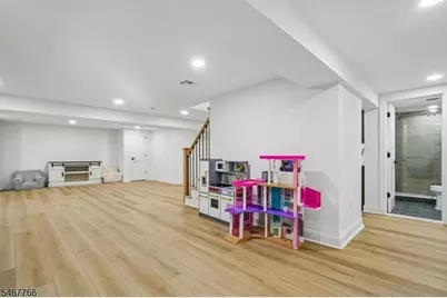 64 N Hillside Ave, Livingston, NJ 07039 - Photo 23