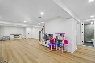 64 N Hillside Ave, Livingston, NJ 07039 - Photo 23