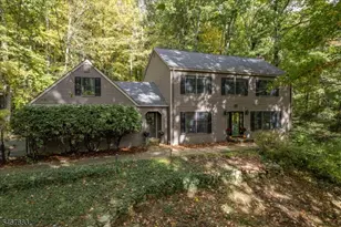 4 Scenic Falls Rd, Washington Township, NJ 07853 - Photo 3