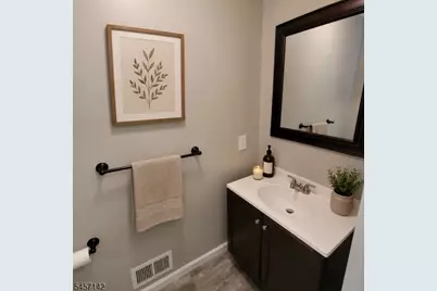 910 Reed Ct, Raritan Township, NJ 08822 - Photo 3