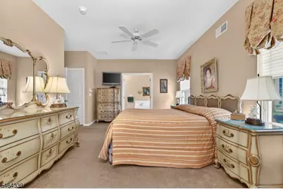 32 Daulton Dr, Franklin Township, NJ 08873 - Photo 19
