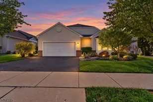 32 Daulton Dr, Franklin Township, NJ 08873 - Photo 1