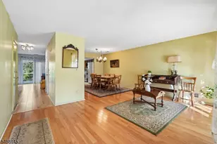 135 Grantham Dr, Franklin Township, NJ 08873 - Photo 5