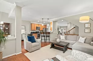27 Village Ln, Sparta Township, NJ 07871 - Photo 9