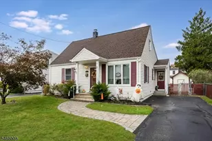 9 Rockridge Rd, Wanaque, NJ 07420 - Photo 1