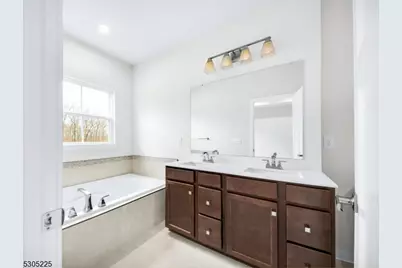 9 Peckwell St, Mount Olive, NJ 07828 - Photo 17