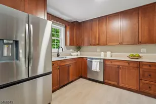 41 Paula Dr, Washington Township, NJ 07853 - Photo 15