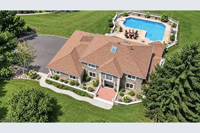 11 Grandview Cir, Raritan Township, NJ 08822 - Photo 3