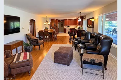 11 Grandview Cir, Raritan Township, NJ 08822 - Photo 15