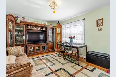 806 Pinewood Rd, Union Township, NJ 07083 - Photo 5