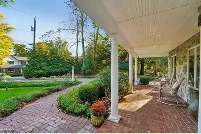 28 Parker Pl, Upper Saddle River, NJ 07458 - Photo 1