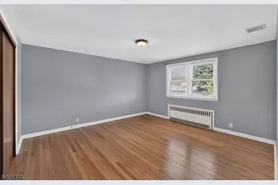 17 Kossuth St, Wallington, NJ 07057 - Photo 9