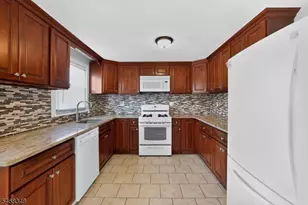 17 Kossuth St, Wallington, NJ 07057 - Photo 5