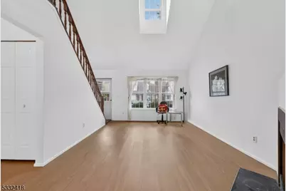 268 Edgeware Ct, Franklin Township, NJ 08873 - Photo 5