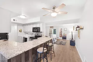 386 Mohegan Cir, Andover Township, NJ 07848 - Photo 3