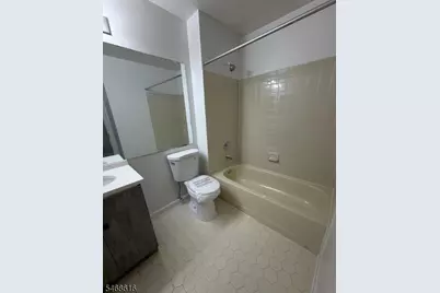 32 Columbus Dr, Franklin Township, NJ 08823 - Photo 5