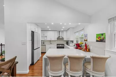 313 Suttons Lane, Edison Twp., NJ 08817 - Photo 11