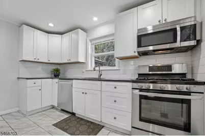 47 Freeman Pl, Nutley, NJ 07110 - Photo 13