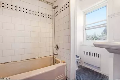 22 Storms Ave, Jersey City, NJ 07306 - Photo 19