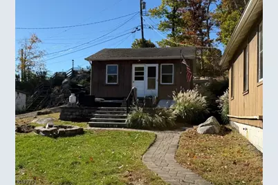 8 Hilltop Rd, Hopatcong, NJ 07821 - Photo 3