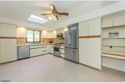 11 Cresthill Rd, Verona, NJ 07044 - Photo 9