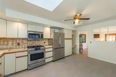 11 Cresthill Rd, Verona, NJ 07044 - Photo 7