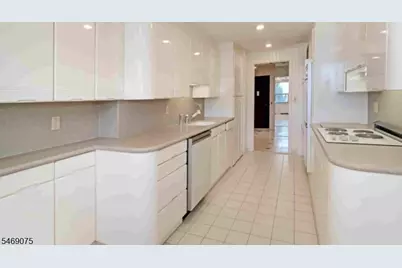 2 Claridge Dr. 1Le, Verona, NJ 07044 - Photo 3