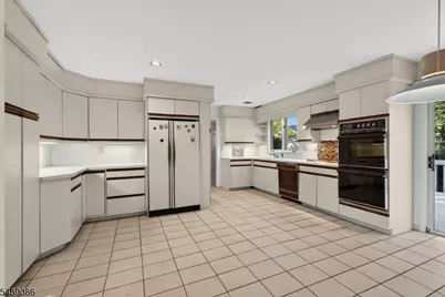 832 Creslyn Ct, Union Township, NJ 07083 - Photo 19