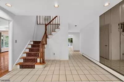 832 Creslyn Ct, Union Township, NJ 07083 - Photo 9