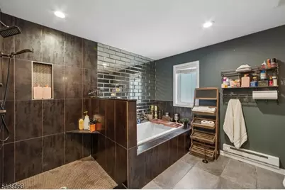107 Hansbury Ave, Newark, NJ 07112 - Photo 17