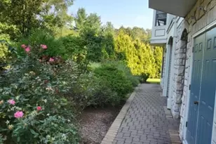202 Edmonton Ct, Livingston, NJ 07039 - Photo 3