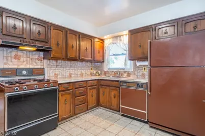 823 Alps Rd, Wayne Twp., NJ 07470 - Photo 7