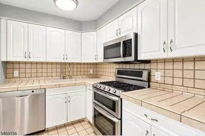 76 Sam Bonnell Dr, Union Township, NJ 08809 - Photo 11