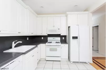 389 Summerhill Dr, Parsippany, NJ 07950 - Photo 11