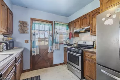 406 W 15th St, Linden, NJ 07036 - Photo 9