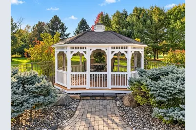 28 Nashaway Dr, Raritan Township, NJ 08551 - Photo 45