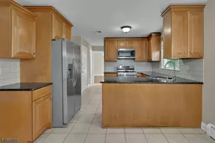 8 Cedar Ln, Roseland, NJ 07068 - Photo 15