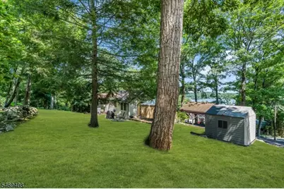 16 Lakeview Rd, Hopatcong, NJ 07843 - Photo 33