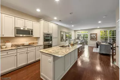16 Pineview Dr #202, Waldwick, NJ 07463 - Photo 5