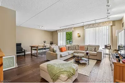 1077 River Rd #205, Edgewater, NJ 07020 - Photo 5
