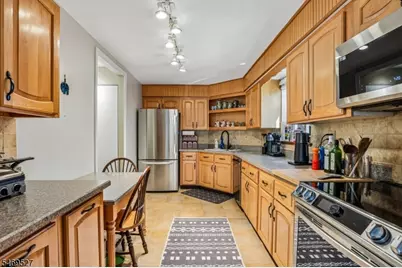 1077 River Rd #205, Edgewater, NJ 07020 - Photo 7